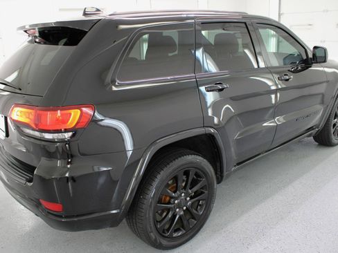 Used 2019 Jeep Grand Cherokee Altitude AWD/4WD image 10