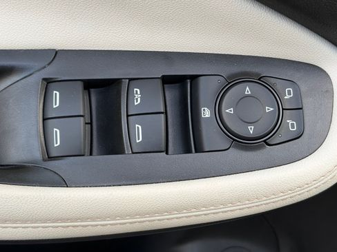 Used 2024 Buick Encore GX Avenir w/ Avenir Technology Package FWD image 7