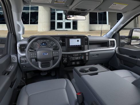 New 2025 Ford F250 XL w/ XL Chrome Package image 9
