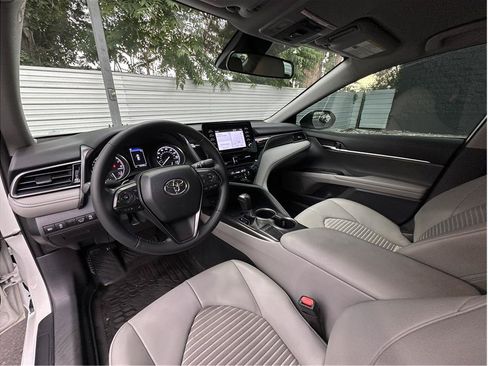 Used 2023 Toyota Camry SE FWD image 2