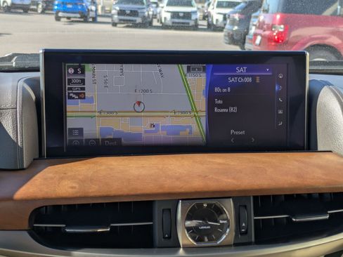 Used 2016 Lexus LX 570 4WD w/ Luxury Package image 26