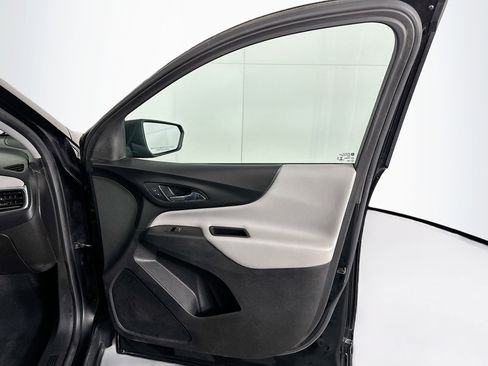 Used 2021 Chevrolet Equinox LS image 29