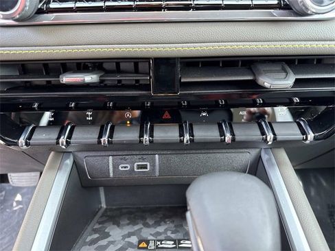 Used 2024 Chevrolet Colorado ZR2 w/ ZR2 Convenience Package III image 23