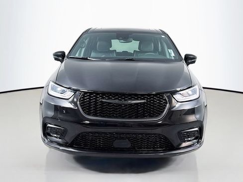 Used 2022 Chrysler Pacifica Limited w/ S Appearance Package FWD image 2