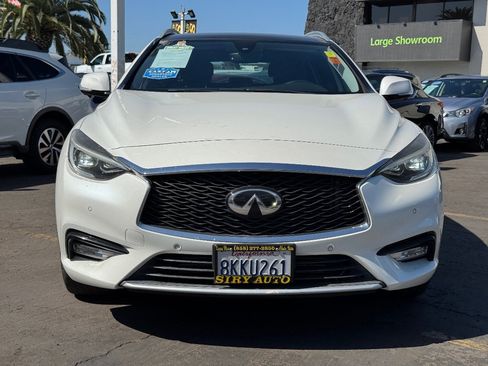 Used 2019 INFINITI QX30 w/ Cargo Package FWD image 5
