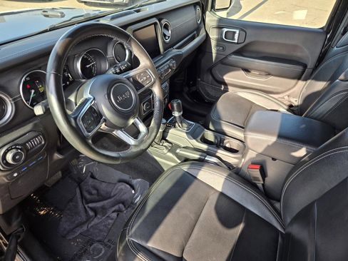 Used 2022 Jeep Wrangler Unlimited Sahara w/ Cold Weather Group image 16