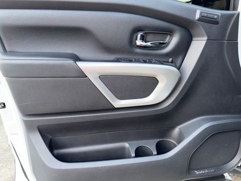 Used 2018 Nissan Titan PRO-4X w/ Pro-4x Convenience Package image 12