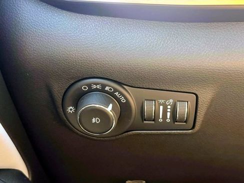 Used 2025 Jeep Compass Limited AWD/4WD image 21