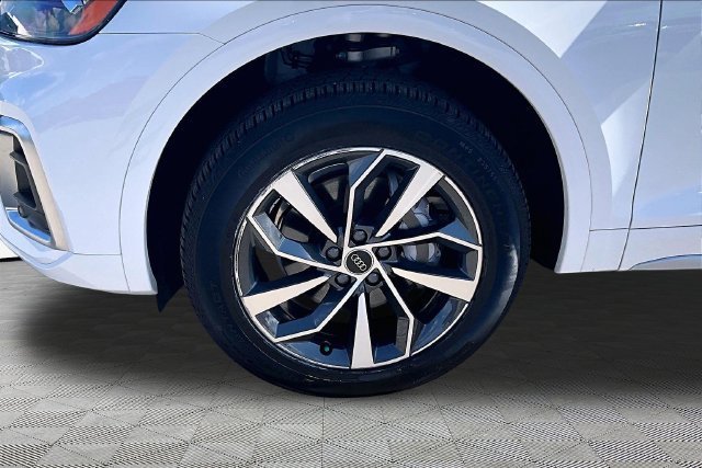 Used 2023 Audi Q5 2.0T Premium Plus w/ Premium Plus Package AWD/4WD image 8