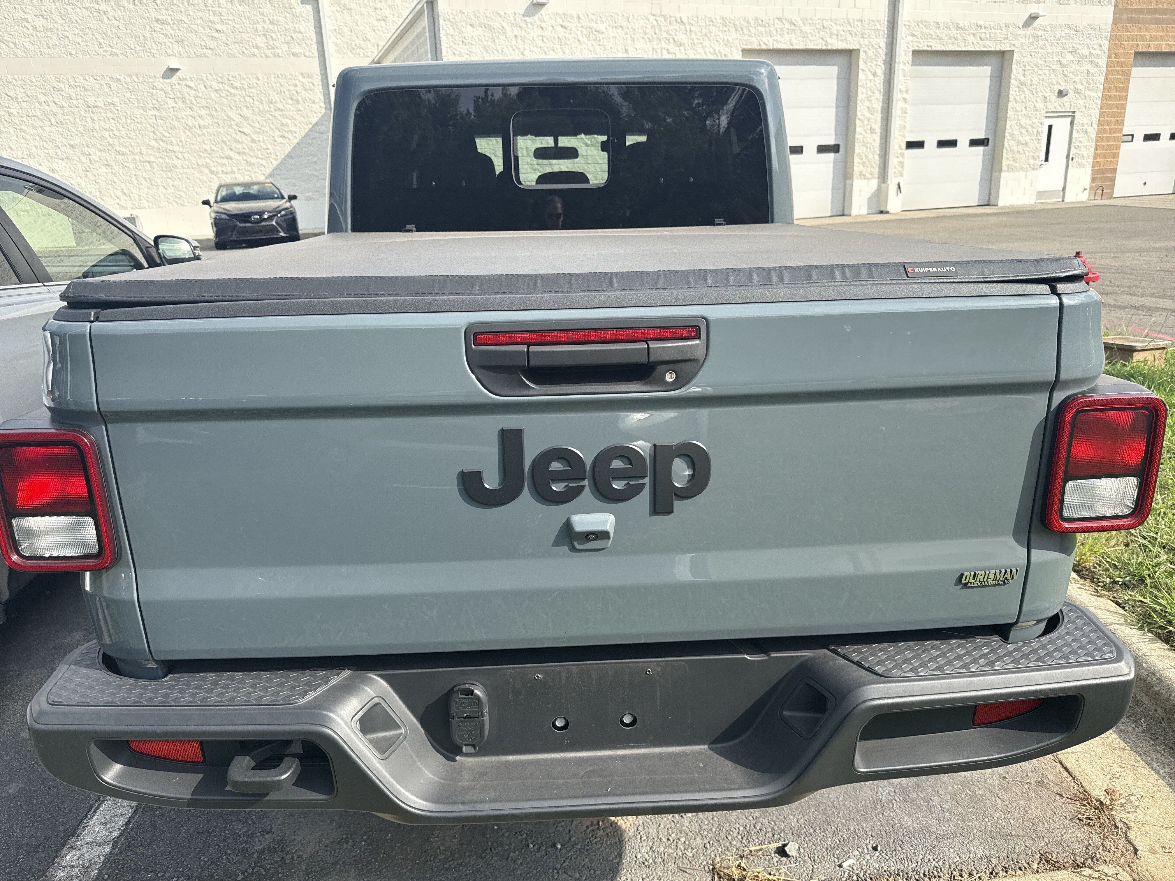 Used 2025 Jeep Gladiator Sport AWD/4WD image 7