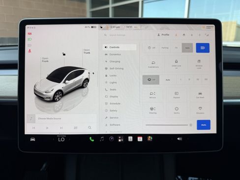 Used 2023 Tesla Model Y Long Range AWD/4WD image 17