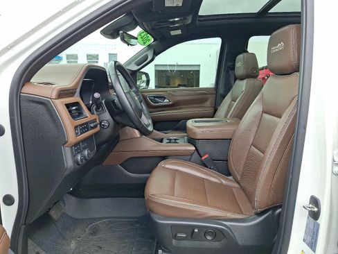 Used 2023 Chevrolet Suburban High Country w/ LPO, Illumination Package AWD/4WD image 14