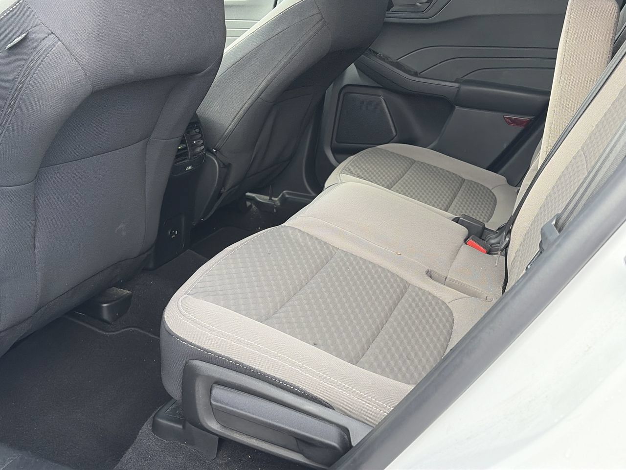 Used 2022 Ford Escape SE w/ SE Sport Appearance Package FWD image 18
