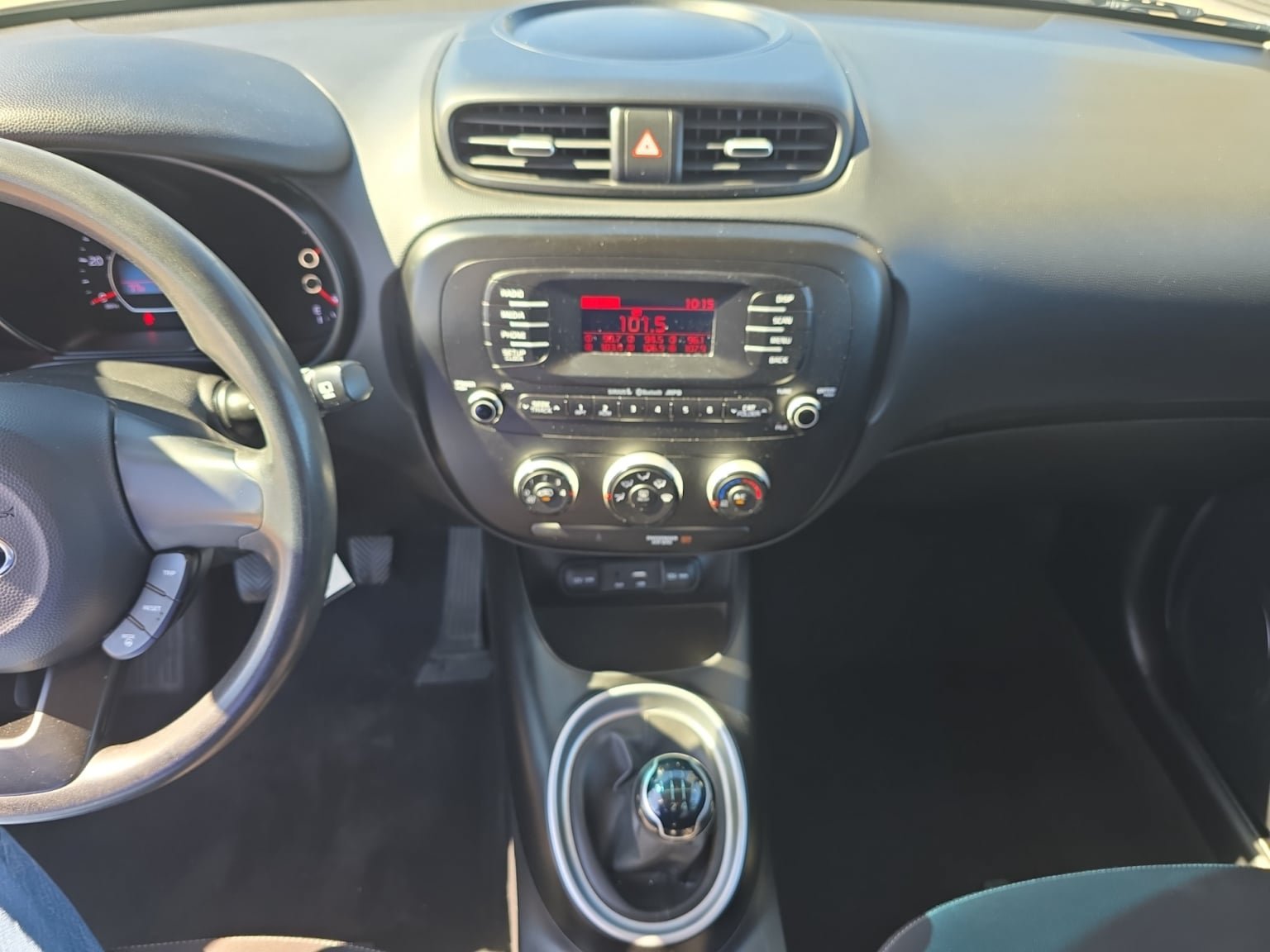 Used 2015 Kia Soul FWD image 15