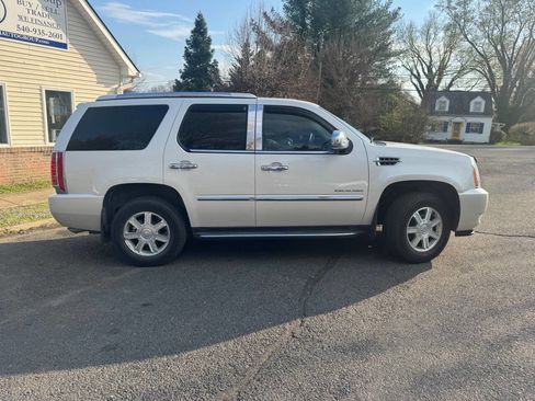 Used 2010 Cadillac Escalade 2WD image 8