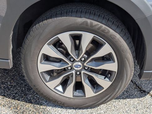 Used 2025 Subaru Outback Limited AWD/4WD image 11