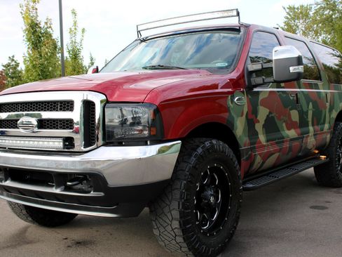 Used 2002 Ford Excursion XLT image 3