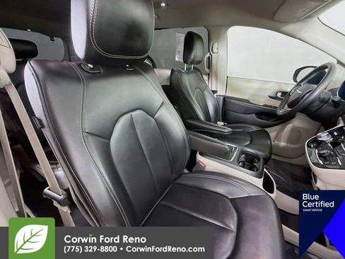 Used 2023 Chrysler Pacifica Touring-L FWD image 30
