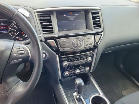Used 2019 Nissan Pathfinder SV FWD image 21
