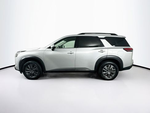 Used 2025 Nissan Pathfinder SV FWD image 4