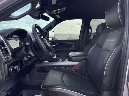 Used 2024 RAM 3500 Laramie w/ Night Edition image 36