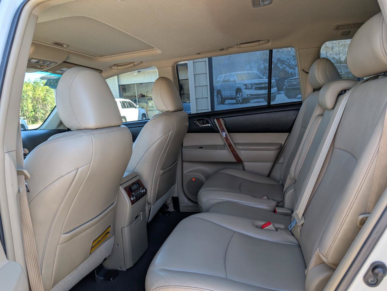 Used 2012 Toyota Highlander Limited w/ Tow Pkg AWD/4WD image 18