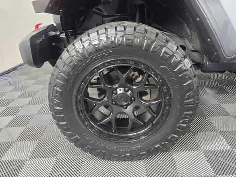 Used 2024 Jeep Wrangler Unlimited Rubicon AWD/4WD image 11