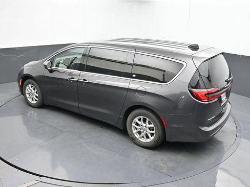 Used 2023 Chrysler Pacifica Touring-L FWD image 36