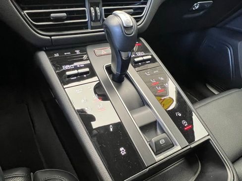 Used 2024 Porsche Macan S image 11