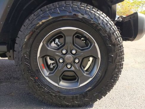 Used 2023 Jeep Gladiator Rubicon w/ Trailer Tow Package AWD/4WD image 12