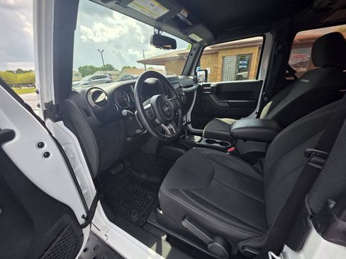 Used 2018 Jeep Wrangler Sport AWD/4WD image 10