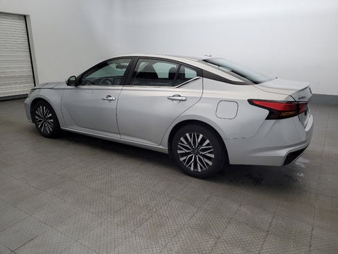 Used 2023 Nissan Altima 2.5 SV image 3