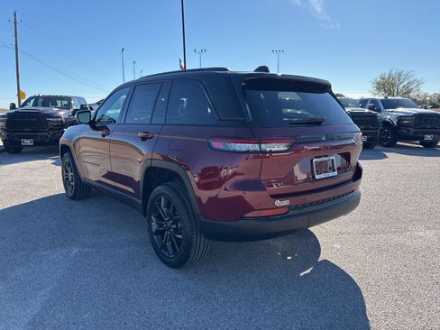 New 2025 Jeep Grand Cherokee Limited image 3