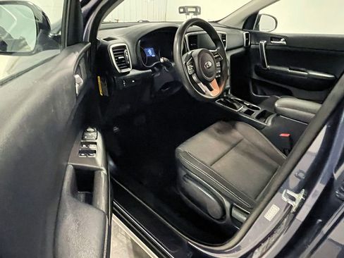 Used 2020 Kia Sportage LX image 16
