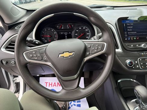 Used 2022 Chevrolet Malibu LT FWD image 18
