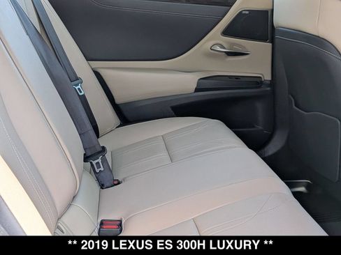 Used 2019 Lexus ES 300h w/ Accessory Package 2 FWD image 26