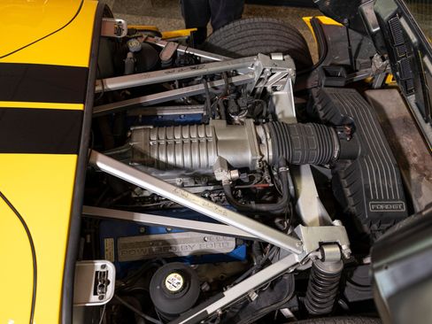 Used 2005 Ford GT RWD image 32