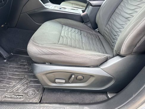 Used 2021 Ford Explorer XLT RWD image 16