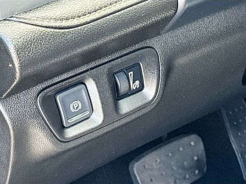 Used 2023 GMC Acadia SLE w/ Driver Convenience Package FWD image 10