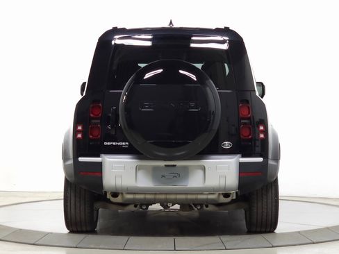 Used 2023 Land Rover Defender 110 SE image 5