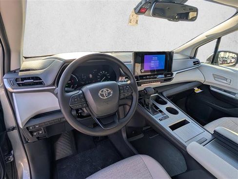 New 2026 Toyota Sienna LE image 3