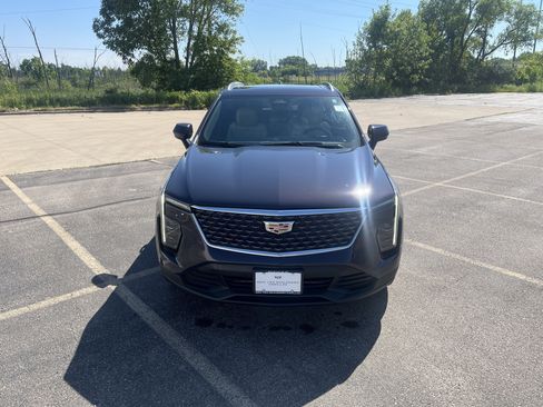 Used 2024 Cadillac XT4 Luxury w/ Cold Weather Package AWD/4WD image 2