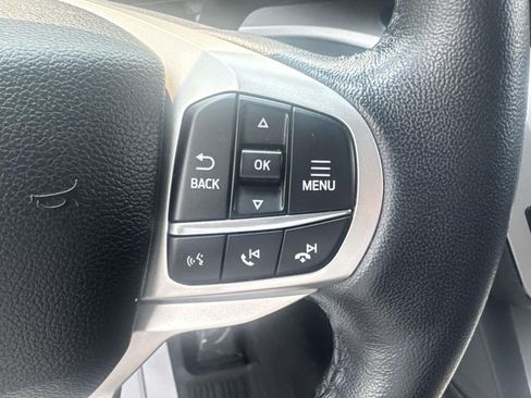 Used 2023 Ford Explorer XLT AWD/4WD image 20