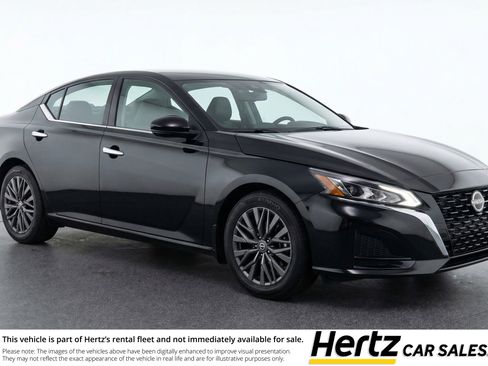 Used 2025 Nissan Altima 2.5 SV image 1