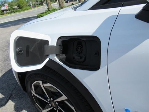 New 2026 Chevrolet Equinox EV LT image 8