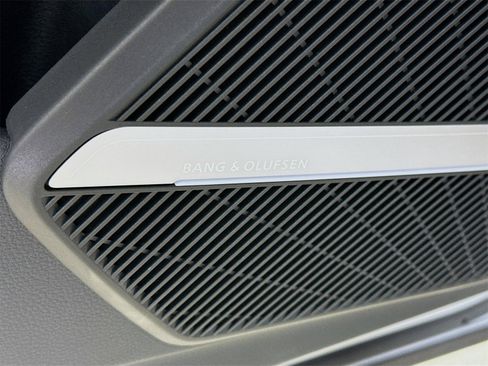 Certified 2025 Audi Q5 2.0T Premium Plus w/ Premium Plus Package image 19