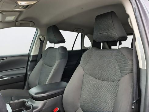 Used 2022 Toyota RAV4 LE AWD/4WD image 23