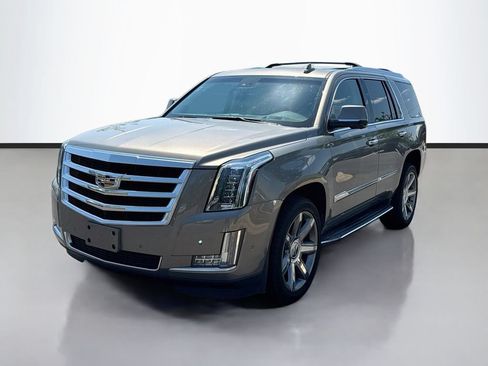 Used 2017 Cadillac Escalade Luxury AWD/4WD image 3