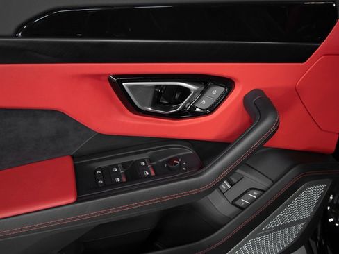 Used 2022 Lamborghini Urus image 33