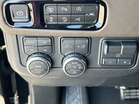 Used 2026 GMC Yukon XL Denali Ultimate AWD/4WD image 18